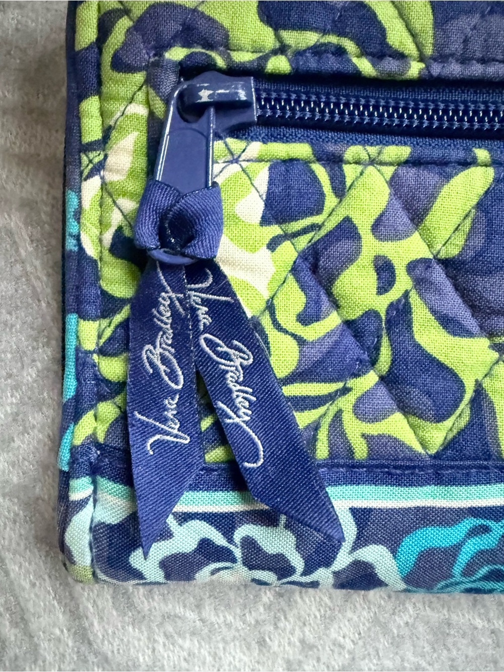 Vera Bradley Wallet Retired Blue Green Floral Quilted Turn Lock Zip Around EUC - Picture 11 of 14
